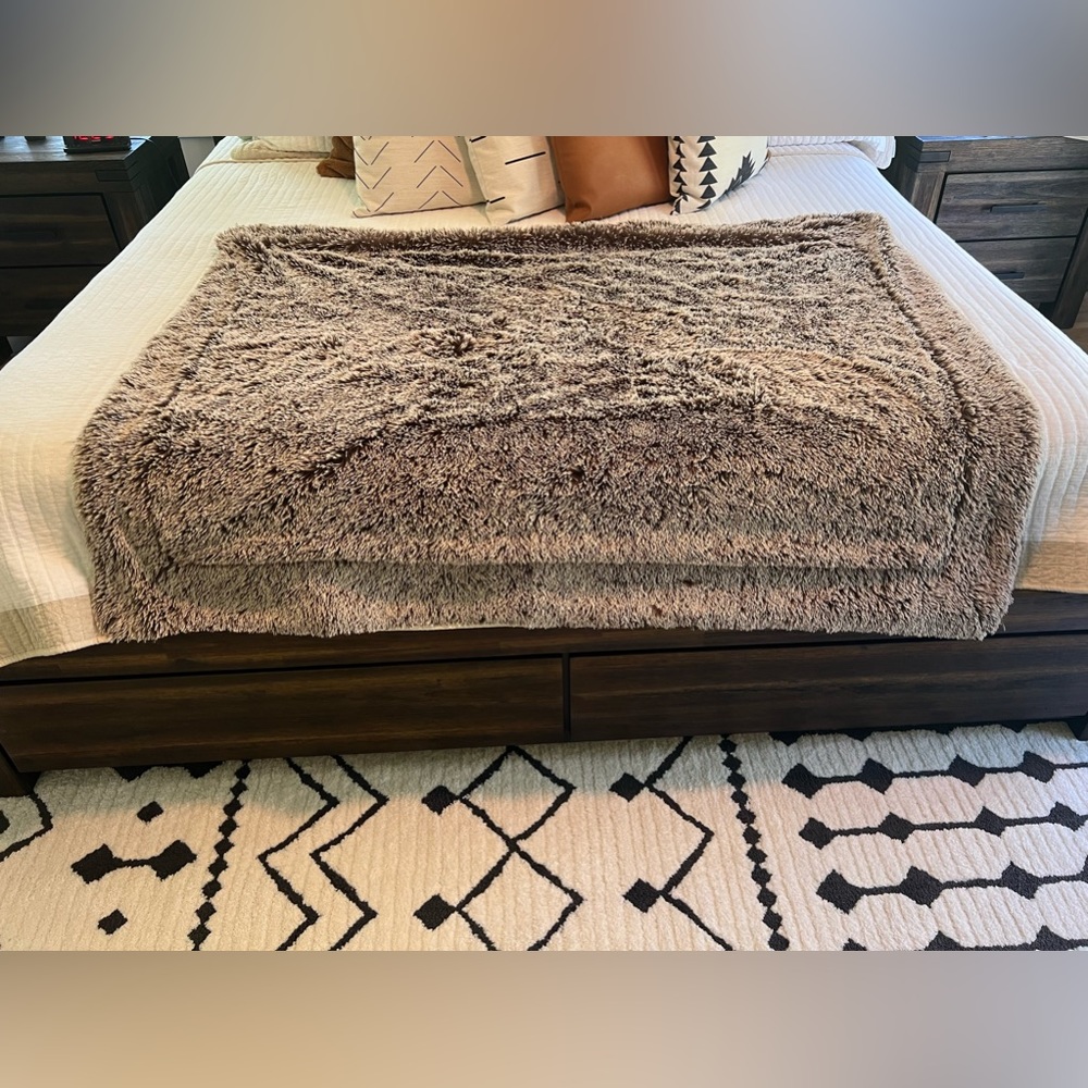 Throw blanket